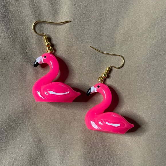 Flamingo Chic 90s Y2K Tropical Animal Resin Pink Dangle Drop Earrings I NEW - Picture 3 of 6